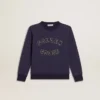 Niebiesko-fioletowa bluza z napisem „golden goose” z przodu