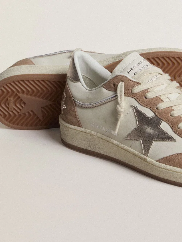 Ball Star LTD z białej skóry nappa i zamszu w kolorze starej róży, z metaliczną srebrną skórzaną gwiazdą i naszywką na pięcie