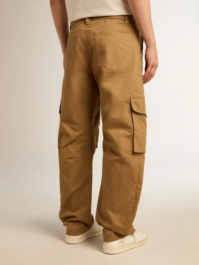 Beżowe spodnie cargo w kolorze khaki