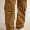 Beżowe spodnie cargo w kolorze khaki