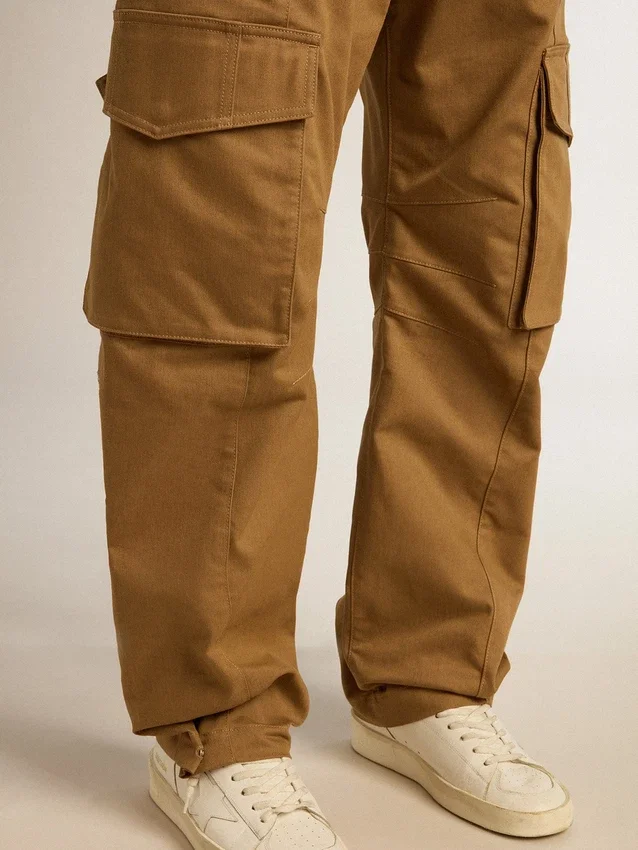 Beżowe spodnie cargo w kolorze khaki