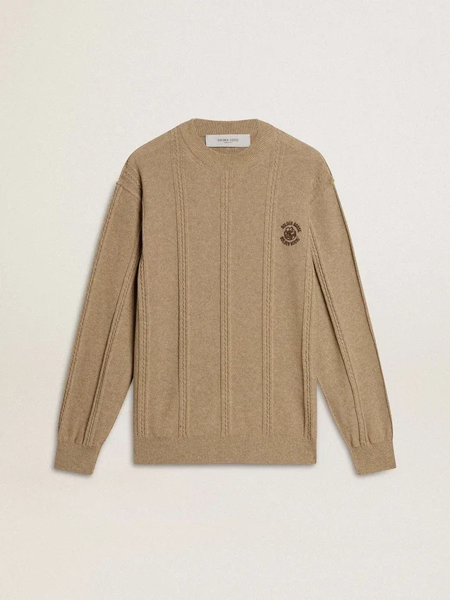 Beżowy sweter męski z haftowanym logo
