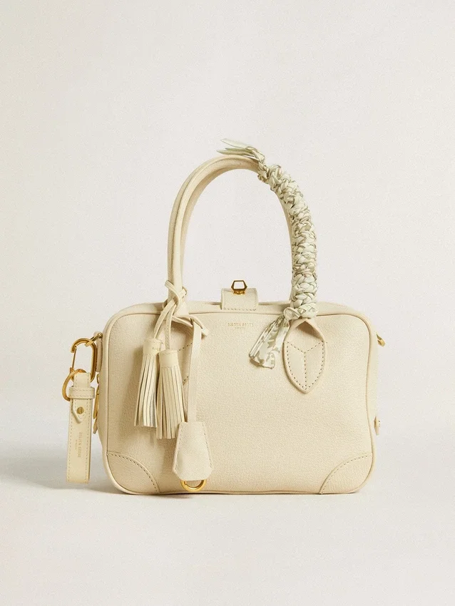 Biały brelok w stylu „worn white”