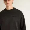 Bluza unisex z postarzanej czarnej bawełny z haftowanym logo