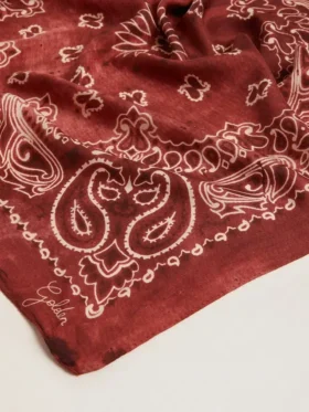 Bordowy szalik z wzorem paisley
