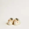 Buty dla maluchów ze skóry nappa z motywem różowej róży i białą gwiazdką z zamszu