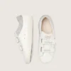 Buty Young Old School z białej skóry z metaliczną srebrną skórzaną gwiazdą i srebrnymi kryształowymi wstawkami