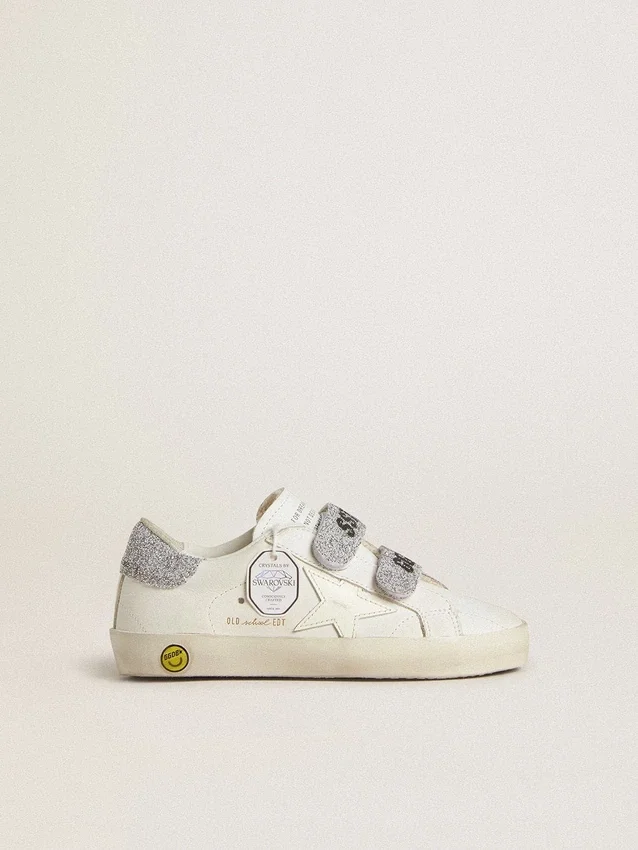 Buty Young Old School z białej skóry ze srebrną naszywką na pięcie z kryształami Swarovskiego oraz paskami