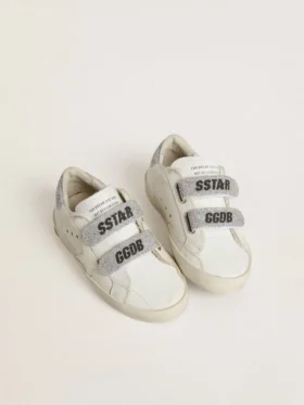 Buty Young Old School z białej skóry ze srebrną naszywką na pięcie z kryształami Swarovskiego oraz paskami