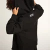 Czarna bluza z kapturem z kontrastującą białą gwiazdą i logo