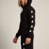 Czarna bluza z kolekcji Alighiero Star Collection z kontrastującymi białymi gwiazdami
