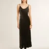 Czarna damska sukienka typu slip dress z efektem aksamitu