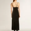 Czarna damska sukienka typu slip dress z efektem aksamitu