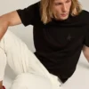 Czarna koszulka z kolekcji Star Collection z gwiazdą w tym samym odcieniu z przodu
