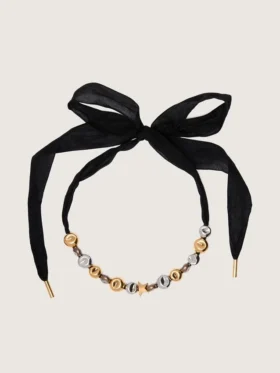 Czarny naszyjnik typu choker z ćwiekami