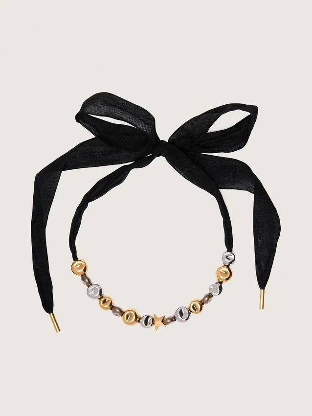 Czarny naszyjnik typu choker z ćwiekami