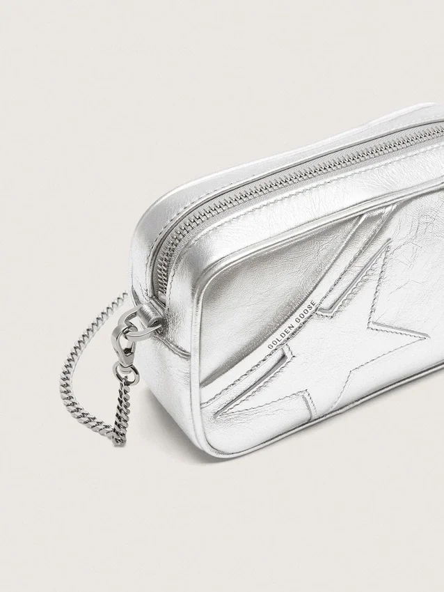 Damowa Star Bag w wersji mini z laminowanej skóry w kolorze srebrnym z gwiazdą w tym samym odcieniu