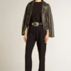 Damska koszulka o regularnym kroju w stylu distressed w kolorze czarnym