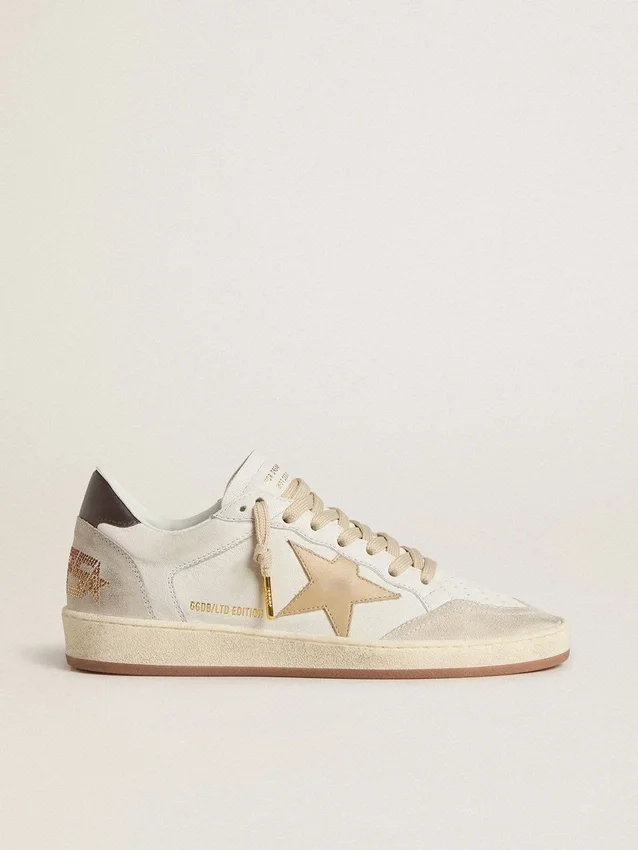 Damskie buty Ball Star LTD z beżową gwiazdą i czarną naszywką na pięcie