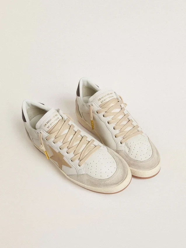 Damskie buty Ball Star LTD z beżową gwiazdą i czarną naszywką na pięcie