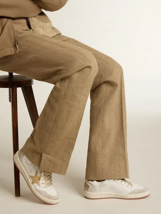 Damskie buty Ball Star LTD z beżową gwiazdą i czarną naszywką na pięcie