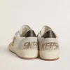 Damskie buty Ball Star LTD z beżową gwiazdą i czarną naszywką na pięcie