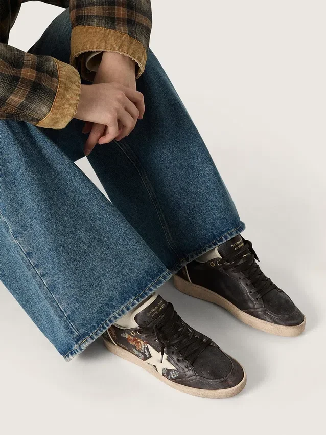 Damskie buty Ball Star LTD z nappy w kolorze hebanowym z wielobarwnym haftem i białą gwiazdą