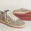 Damskie buty Ball Star z beżowego zamszu ze złotą metaliczną skórzaną gwiazdą i napisem z koralików