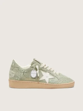 Damskie buty Ball Star z zieleń szałwiowego zamszu z białą skórzaną gwiazdką i haftem kwiatowym Swarovski w tym samym odcieniu