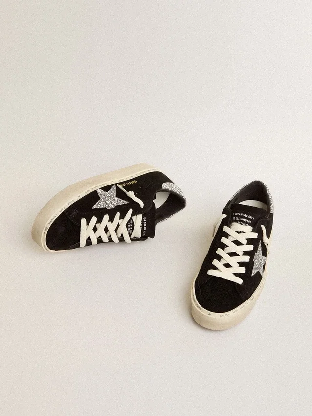 Damskie buty Hi Star z czarnego zamszu ze srebrną gwiazdą z brokatem
