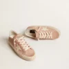 Damskie buty Hi Star z różowego zamszu z kremową gwiazdą i srebrną skórzaną naszywką na pięcie
