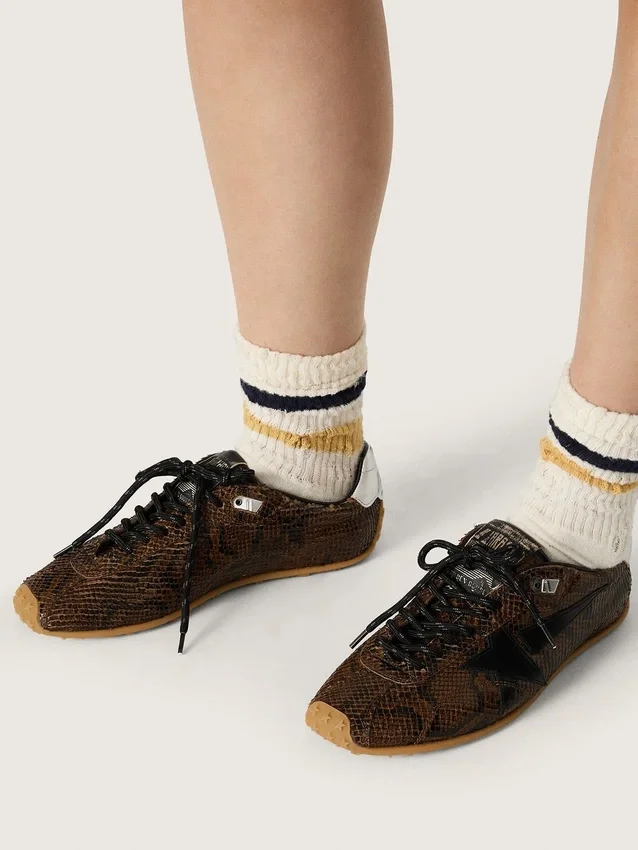 Damskie buty Marathon Speed ze skóry z brązowym nadrukiem wężowej skóry, czarną gwiazdą i srebrną skórzaną wstawką na pięcie