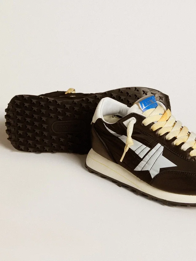 Damskie buty Marathon z czarną nylonową cholewką i białą gwiazdą