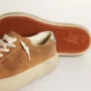 Damskie buty Space-Star z zamszu w kolorze tytoniowym z perforowaną gwiazdą