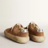 Damskie buty Space-Star z zamszu w kolorze tytoniowym z perforowaną gwiazdą