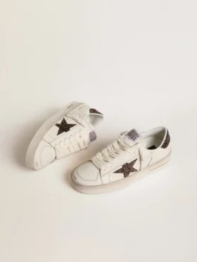 Damskie buty Stardan z białej skóry z brązową brokatową gwiazdką i naszywką na pięcie