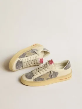 Damskie buty Stardan z zamszu z motywem piaskowej gwiazdy i srebrnymi wstawkami z kryształów Swarovskiego