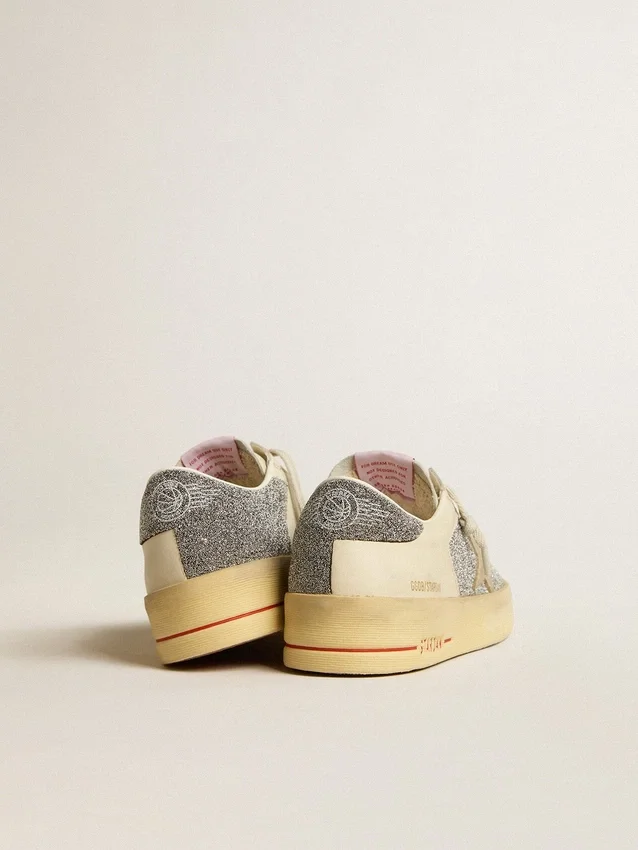 Damskie buty Stardan z zamszu z motywem piaskowej gwiazdy i srebrnymi wstawkami z kryształów Swarovskiego