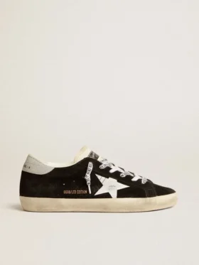 Damskie buty Super-Star LTD z czarnego zamszu z białą nadrukowaną gwiazdą i srebrną błyszczącą naszywką na obcasie