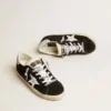 Damskie buty Super-Star LTD z czarnego zamszu z białą nadrukowaną gwiazdą i srebrną błyszczącą naszywką na obcasie