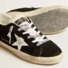 Damskie buty Super-Star LTD z czarnego zamszu z białą nadrukowaną gwiazdą i srebrną błyszczącą naszywką na obcasie