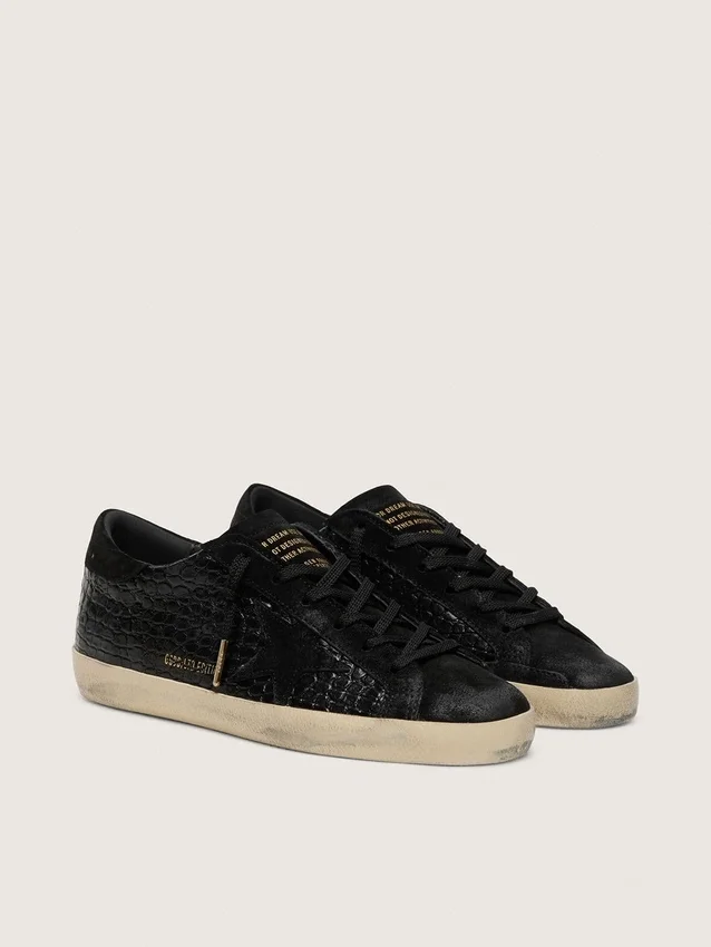 Damskie buty Super-Star LTD z czarnej skóry z nadrukiem imitującym skórę krokodyla, z czarną zamszową gwiazdką i zamszową wstawką na pięcie