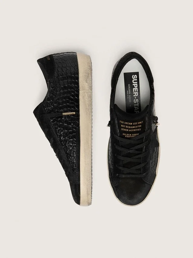 Damskie buty Super-Star LTD z czarnej skóry z nadrukiem imitującym skórę krokodyla, z czarną zamszową gwiazdką i zamszową wstawką na pięcie