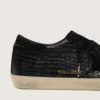 Damskie buty Super-Star LTD z czarnej skóry z nadrukiem imitującym skórę krokodyla, z czarną zamszową gwiazdką i zamszową wstawką na pięcie