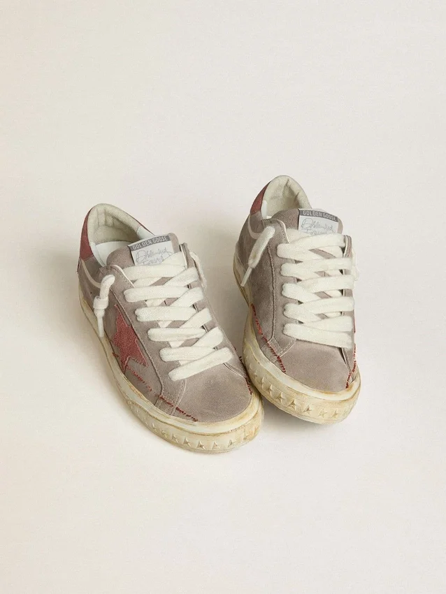 Damskie buty Super-Star LTD z szarego zamszu z czerwoną gwiazdą z woskowanego zamszu i paskiem na pięcie