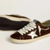 Damskie buty Super-Star z aksamitu w kolorze koniaku z metaliczną skórzaną gwiazdką i naszywką na obcasie