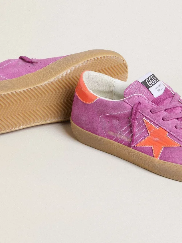 Damskie buty Super-Star z fuksjowego zamszu z gwiazdą i paskiem na pięcie z laminowanej skóry w kolorze fluorescencyjnej pomarańczy