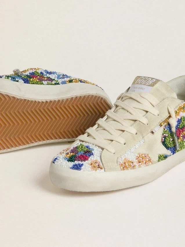 Damskie buty Super-Star z wielobarwnymi koralikami i beżową gwiazdą z zamszu
