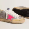 Damskie buty Super-Star z zamszu w kolorze gołębiej szarości z fuksjową skórzaną gwiazdą i zamszową wstawką na obcasie w kolorze ochry