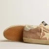 Damskie buty Super-Star z zamszu w kolorze pudrowego różu z kremową skórzaną gwiazdką